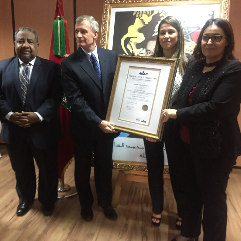 representatives of a laboratory receive an accreditation certificate